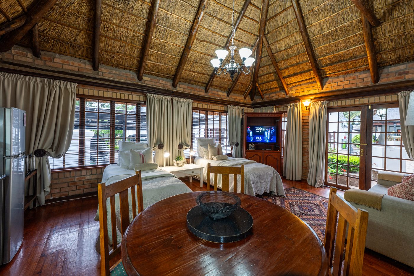 Cottage dining table and living area at 91Waverley Guesthouse, Bloemfontein